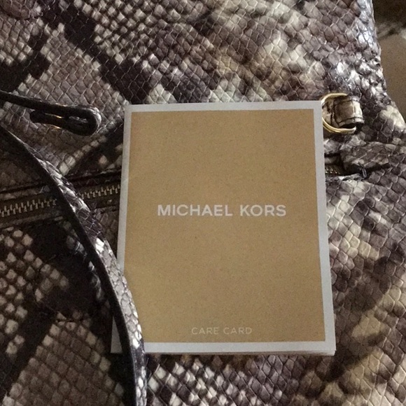 ๐ Michael Kors Snakeskin Leather Convertable Clutch Shoulder Bag NWOT - Picture 7 of 16